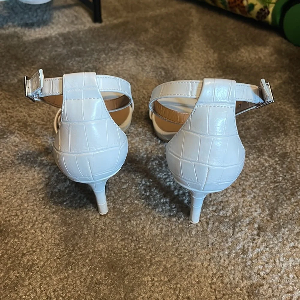 Heels - Picture 2 of 3